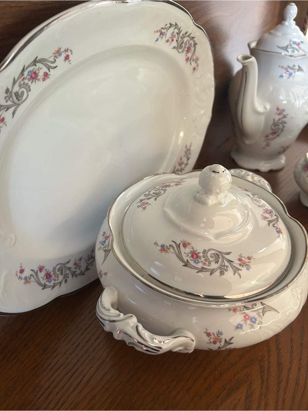 vintage dinnerware set "Flair" pattern by Wałbrzych bone china. 70 pieces total